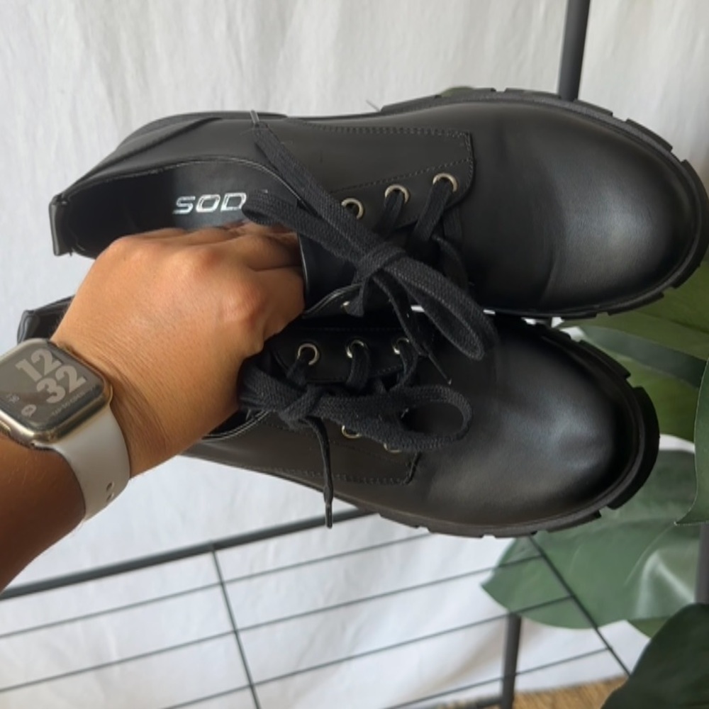 Soda Black Heeled Loafer Shoes / Size 8.5 - Picture 3 of 5